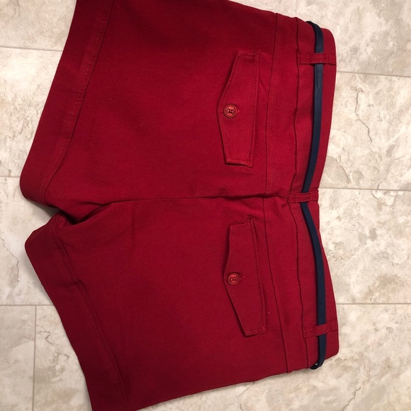Red shorts - Picture 8 of 9